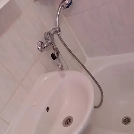 Galerijni S Velkou Posteli A Kuchynkou Apartment